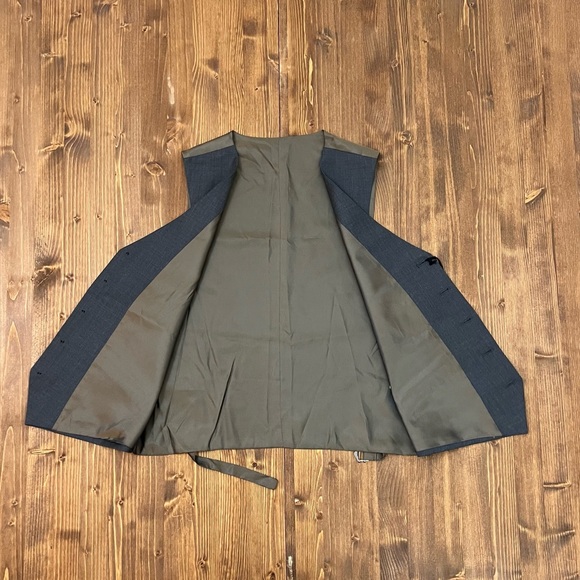 Combatant Gentlemen Charcoal Gray Three Piece Suit - Picture 5 of 8